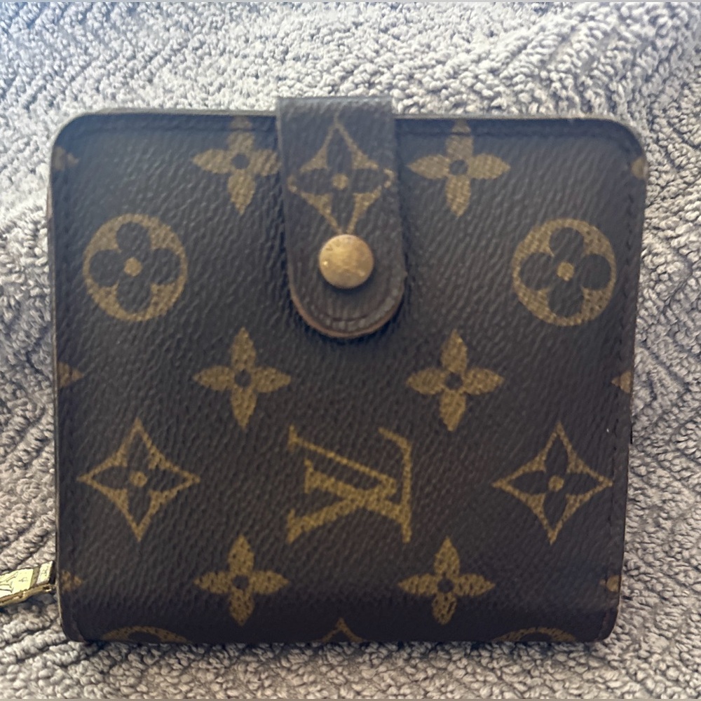 Louis Vuitton Compact Zippé Wallet Rehab